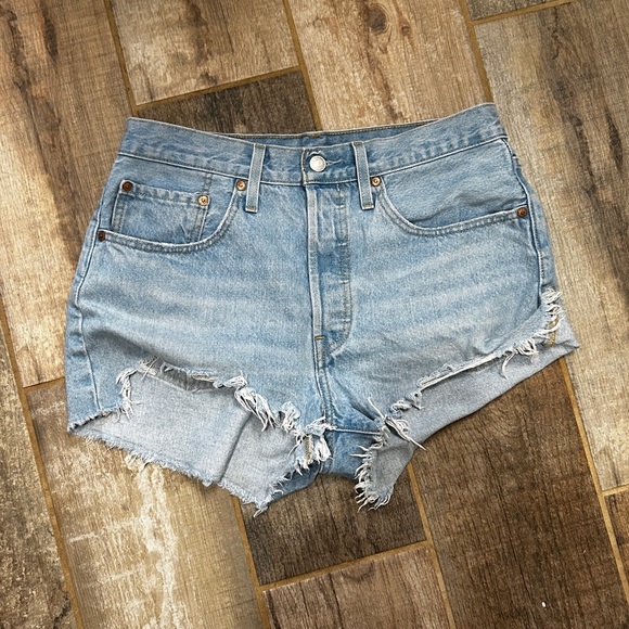 Levi’s Premium Capital Big E Vintage 30 Denim Distressed Shorts - Picture 2 of 9